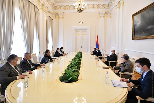 Արմեն Սարգսյանն այսօր հանդիպել է Ազգային ժողովի խմբակցություններում չընդգրկված մի խումբ պատգամավորների հետ