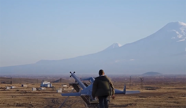 Հակոբ Արշակյանը ներկայացրել է հայկական հարվածային անօդաչու թռչող սարքը (տեսանյութ)