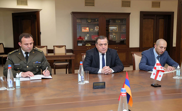 ՊՆ-ում քննարկվել են հայ-վրացական բազմակողմ համագործակցությանը վերաբերող, երկկողմ հետաքրքրություն ներկայացնող, տարածաշրջանային անվտանգության խնդիրներին առնչվող հարցեր