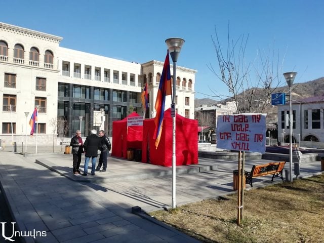 Կապանում գիշերը ոչ մի միջադեպ չի գրանցվել․ շարժումը ապակուսակցական է (ֆոտոշարք)