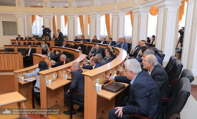 «Մենք կորցրել ենք մեր տարածքի 75 տոկոսը, բայց նախագահի, կառավարության աշխատակազմի ծախսերը չեն փոխվել». Արցախի ՀՅԴ պատգամավոր Արթուր Մոսիյան