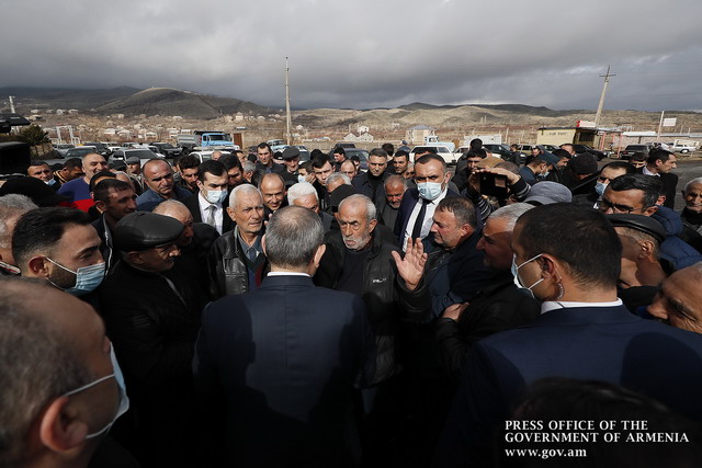 «Այդ ի՞նչ է արել, որ մի հատ էլ թավիշը թարգի»․ Շարմազանովը՝ քաղաքացիների ու վարչապետի հանդիպումների մասին