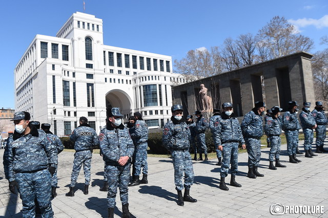 «Փաշինյանը փորձում է աշխատավարձերը բարձրացնել այն ինստիտուտների, որոնք կապահովեն իր քարոզարշավային անվտանգությունը»․ Զոհրաբյան