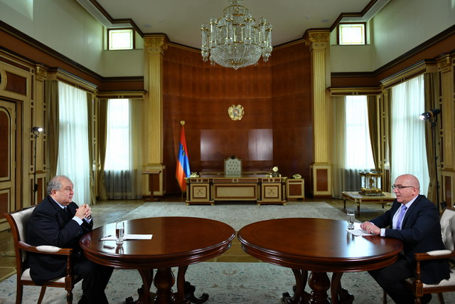 ՀՀ նախագահ Արմեն Սարգսյանը ծավալուն հարցազրույց է տվել երկրի առջև ծառացած մարտահրավերների, առկա խնդիրների, դրանց լուծման ու հաղթահարման ուղիների մասին