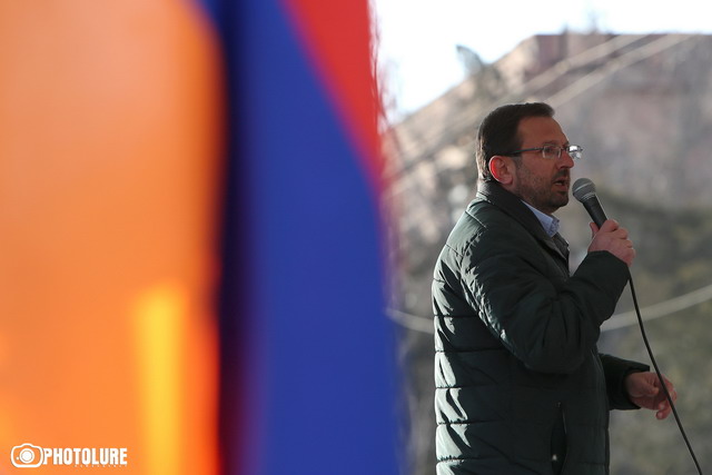 Օնիկ Գասպարյանի լիազորությունների դադարեցումը Գեղամ Մանուկյանը վիճելի է համարում