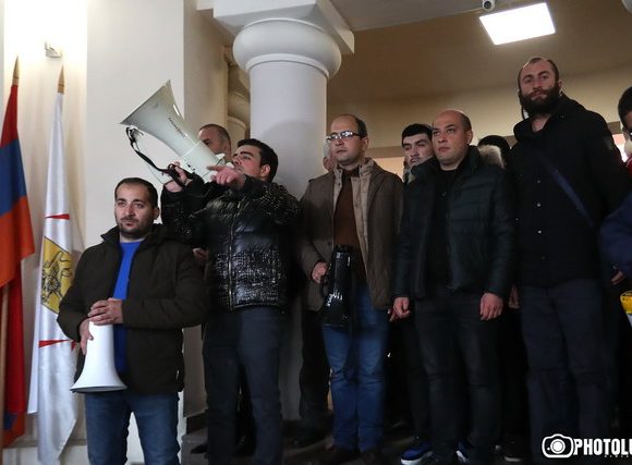 «Մեզ համար սա պայքարի արդյունավետության ցուցանիշ է». ՀՀԿ երիտասարդական կազմակերպության նախագահը և մի քանի ակտիվիստներ ոստիկանություն են հրավիրվել