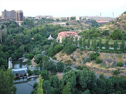 «Բջի գյոլ» կոչվող վայրում ալկոհոլ օգտագործելուց հետո մուրճով հարվածներ են հասցրել 37-ամյա տղամարդու պարանոցին ու խեղդել նրան