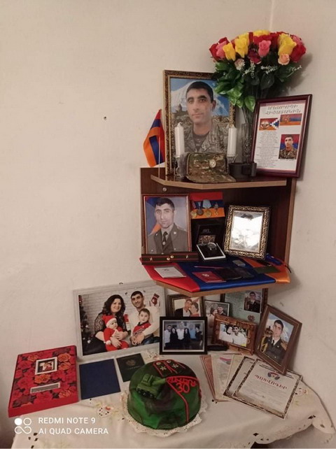 «Մամ տուր, պապայի մեդալը ես պահեմ». Հերոսի Մարտական Խաչ առաջին աստիճանի շքանշանը հանձնվեց ընտանիքին