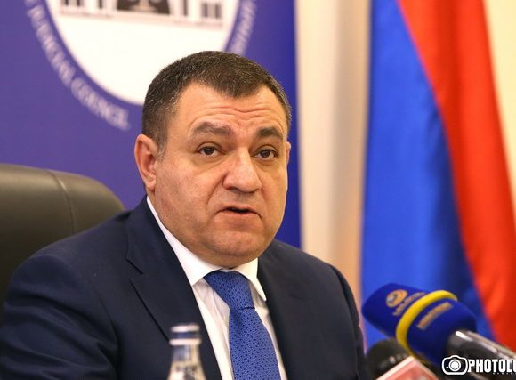 «Իմ քայլը» Վարդազարյանին հիշեցրեց, որ Վանեցյանի ընկերն է, որ քաղաքական հայտարարություն է արել, նա էլ թե՝ «էլ չեմ պատասխանելու նման հարցերին»