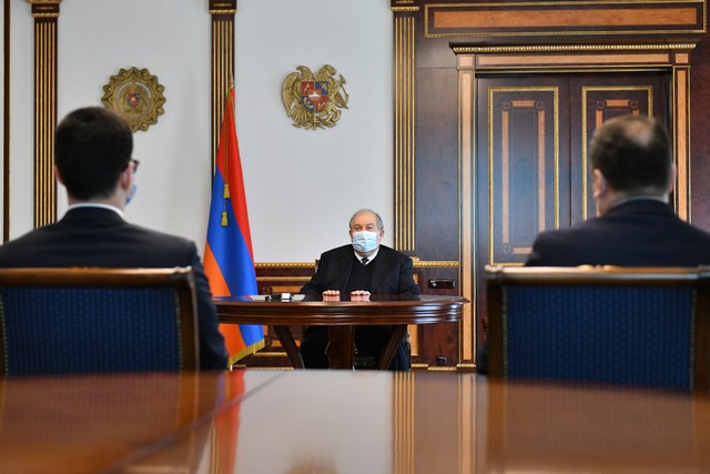 Արմեն Սարգսյանը և Ռուստամ Բադասյանը քննարկել են վերջերս ԱԺ-ի կողմից ընդունված և ՀՀ նախագահի ստորագրմանն ուղարկված օրենսդրական փաթեթը