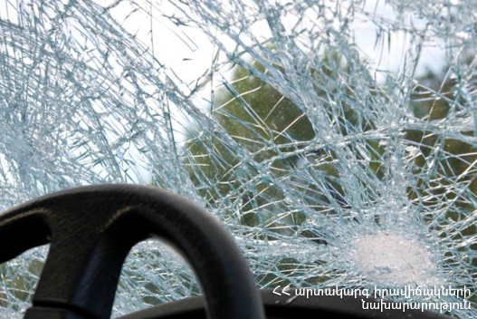 Երևան-Գյումրի ավտոճանապարհին բախվել են մեքենաներ․ 29-ամյա վարորդը մահացել է