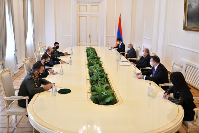 Հայաստանի նախագահն ու Կիպրոսի պաշտպանության նախարարը մտքեր են փոխանակել տարածաշրջանային անվտանգության խնդիրների շուրջ