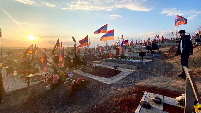 «Գունագեղ տոնակատարություն» բառակապակցությունը աղ լցրեց 44- օրյա պատերազմում զոհվածների ընտանիքների բաց վերքին․ «Ազգ»