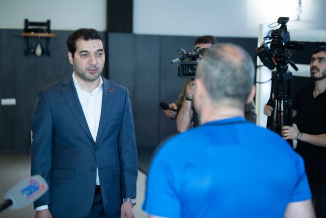 «Ես չեմ եկել բոքսի օրենքներով կռվելու». Հրաչյա Հակոբյանը հրաժարվեց ռինգ դուրս գալ Վահե Հակոբյանի հետ