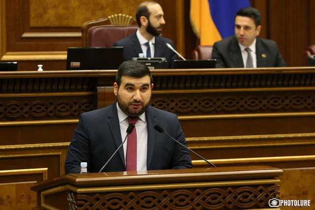 «Աֆրիկյան ծագող որսորդական աստղ, «պրիվետ» բառի տաբուի հեղինակ նախկին նախագահի ադեպտները որոշել էին շեֆին նախընտրական անակնկալ մատուցել». Վահագն Ալեքսանյան