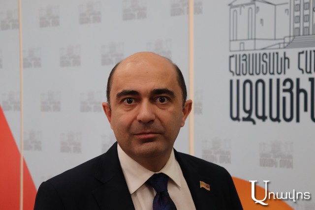 «Այս օրերին գրվում է «Իմ քայլի» ցուցակը եւ ով ուժեղ ծափ տա, ով առաջինը կանգնեց, ով մի քիչ կռացավ… ծափի ուժգնությունը կապ ունի ցուցակի համարի հետ». Մարուքյան