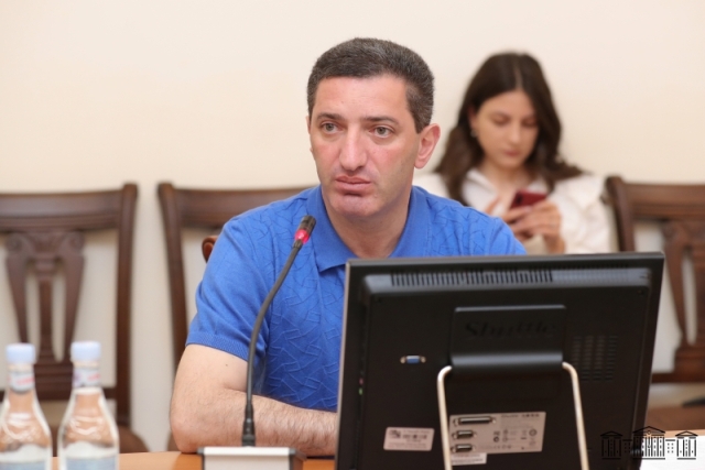 «Այստեղ որեւէ մեկը կարող է պնդի, որ Արծրուն Հովհաննիսյանը չի՞ իմացել՝ ինչ է խոսում». Գեւորգ Պետրոսյանը նախագիծ է բերել՝ ստախոս պաշտոնյաներին պատժելու