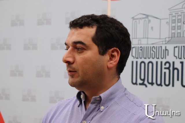 «Մաուգլիի շակալների նման, կանգնել ասում են՝ մենք սյունեցու կողքին ենք, դուք խուժանի  կողքին եք, դուք սյունեցու կողքին չեք». Հրաչյա Հակոբյանը՝ ՀՅԴ-ականներին ու Վազգեն Մանուկյանին