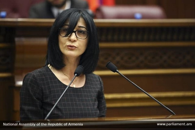 «Սա Տարոն Սիմոնյանի լսարանը չէ, եւ ինքն էլ մեր դասախոսը չէ»․ Արփի Դավոյան
