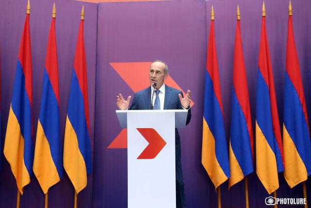 Ռոբերտ Քոչարյան․ «Ես առաջարկում եմ և՛ առաջին, և՛ երրորդ նախագահին միասնական պայքարել այս իշխանության դեմ, պայքարել ամեն օր»