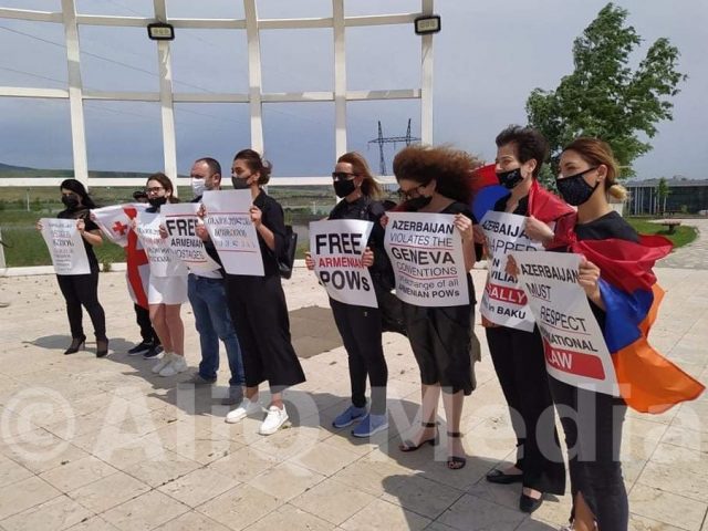 Լուռ ակցիա Թբիլիսիում՝ Ադրբեջանում պահվող հայ գերիներին ազատ արձակելու պահանջով