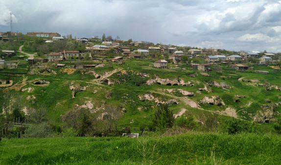 Խնածախ գյուղի գլխին ադրբեջանցիները խրամատ են փորել, որպեսզի դիրքեր կառուցեն․ «Փաստինֆո»
