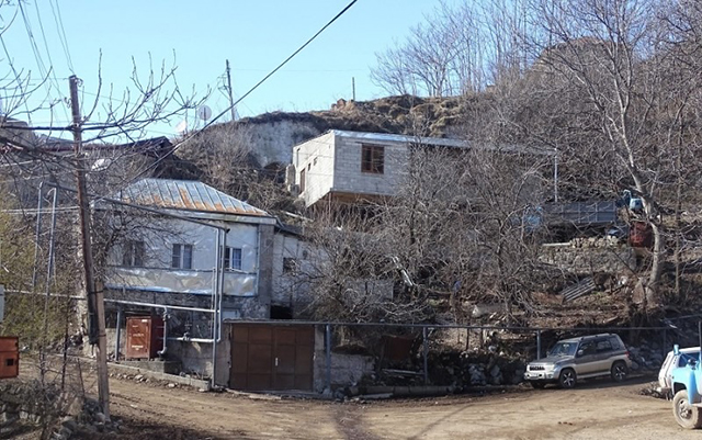 «Էդ մարդուն ասա՝ բոլորի կուսակցությունից եմ, բացի Նիկոլի»․ Խոզնավարի վարչական ղեկավար