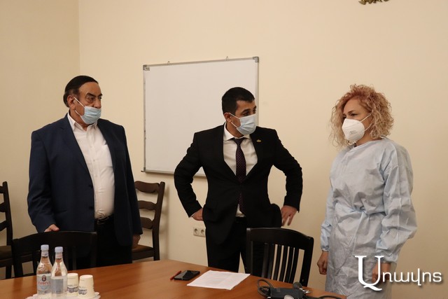 Պատգամավորները հուզված են. ԱԺ-ում պատվաստում են կորոնավիրուսի դեմ