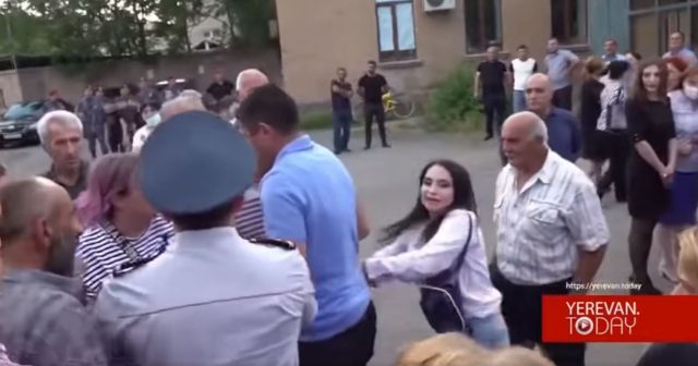 «Հարձակվել են լրագրողների վրա, հեռախոս առևանգել․ էս ֆոնին պաշտոնական քարոզարշավի ժամանակ պատրաստ լինենք վատթարագույն սցենարների»․ Նաիրա Զոհրաբյան