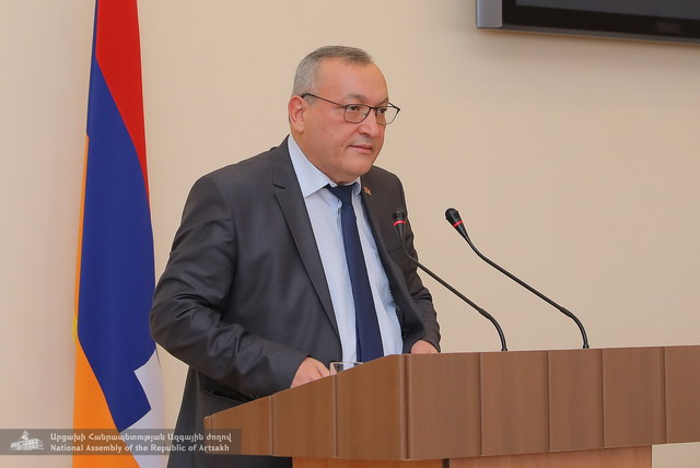 «Մի քանի տասնյակ քաղաքացի է բողոքում, բայց 20.000-ից ավելի բռնի տեղահանվածներ կան․ ի՞նչ անենք, ո՞նց անենք»․ Արցախի ԱԺ նախագահ