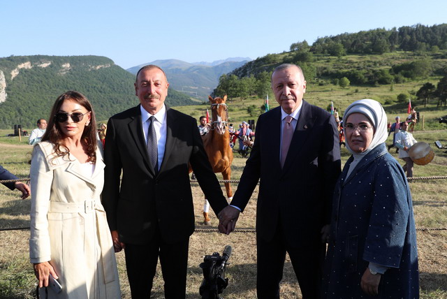 Թուրքիայի և Ադրբեջանի նախագահները կիսում են 2020թ. Արցախյան պատերազմից թալանածը