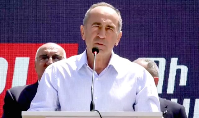 Քոչարյանը դիմեց սպիտակցիներին. «Այսօր Հայաստանն ավերակների են վերածում այս կառավարությունը, այսօրվա իշխող քաղաքական թիմը»