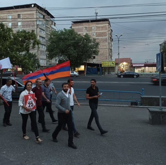 «Հներն ու նորերն իրար հետ են: Բոլորն էլ Պուտինի դրածոներն են». Ազգային ժողովրդավարական բևեռի քարոզարշավը՝ Երևանում