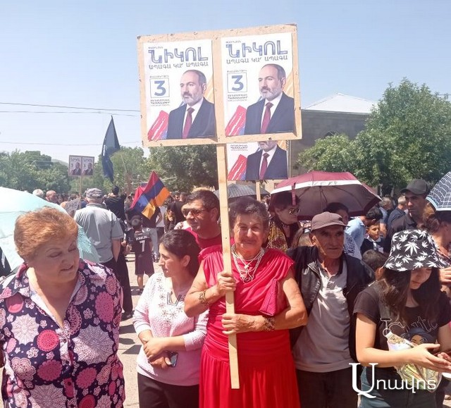 «Ջարդելու ենք նրանց բոլոր հաշիվները, ջարդելու ենք նրանց բոլոր ՍՊԸ-ները ու այս հանցագործ դուրսպրծուկներին հատ-հատ ծակերն ենք կոխելու ձեր անունից». Փաշինյան