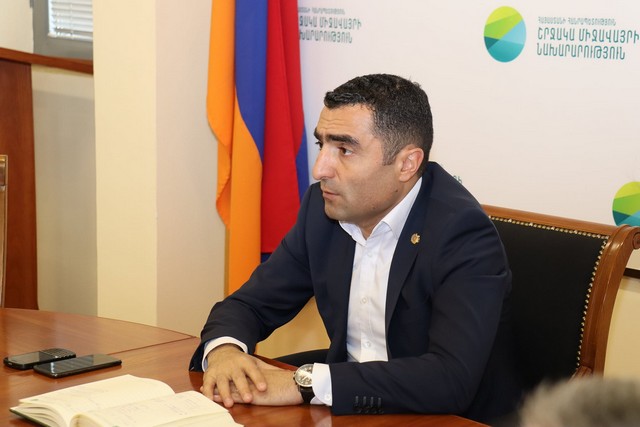 Ռոմանոս Պետրոսյանն ազատվեց շրջական միջավայրի նախարարի պաշտոնից