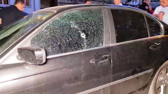 Մեքենայի սրահից էին կրակել տուժողի մեքենայի ուղղությամբ. սպանության փորձի համար հետախուզվողը ներկայացել է ոստիկանություն