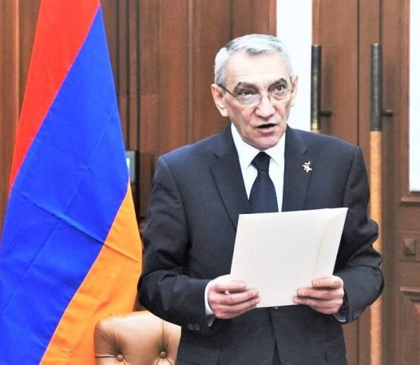 Դեսպան Բաբախանյանն իր հավատարմագրերը հանձնեց Հնդկաստանի նախագահին