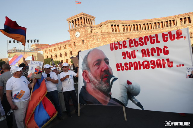 Մենիշխանության կադրերը