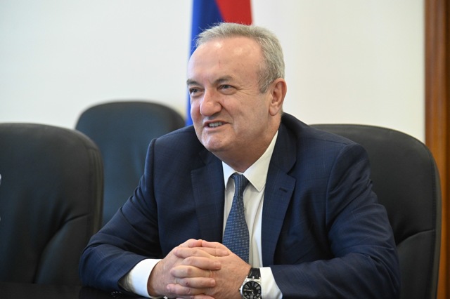 Աշխատե՛ք, զարգացրե՛ք ձեր տաղանդն ու հմտությունները, սիրե՛ք, շա՛տ սիրեք հայրենիքը, մարդկանց և աշխարհը. Վահրամ Դումանյանի ուղերձը Երիտասարդության միջազգային օրվա կապակցությամբ