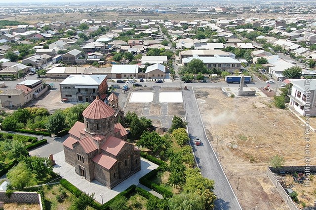 Ավտոտնակների փոխարեն խաղահրապարակներ. Երևանյան բակերը հերթով բարեկարգվում են