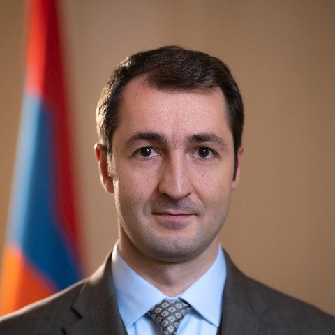 Լևոն Մազմանյանն ազատվել է վարչապետի խորհրդականի պաշտոնից