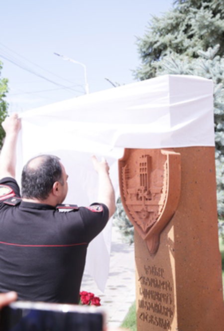 Հուշարձան է բացվել՝ ի հիշատակ կյանքը Հայրենիքին նվիրաբերած ոստիկանների