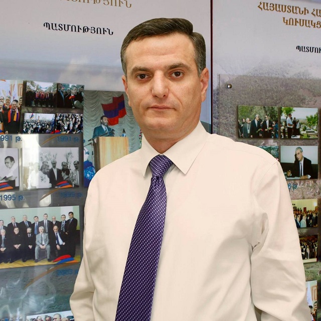 Փաստերը աղավաղել չես կարող, դրանք չափից ավելի համառ են. Արտակ Զաքարյան