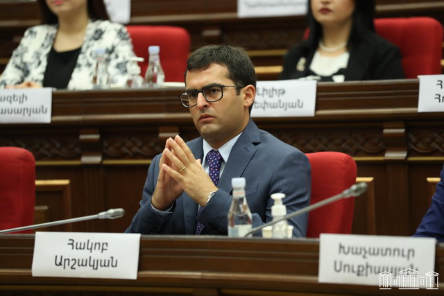 «Սահմանափակում չի․ լրագրողներն ազատ են լինելու շփվել պատգամավորների հետ»․ Հակոբ Արշակյան