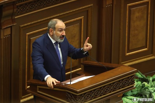 «Սյունիքից մեկը փորձում էր իրեն ներկայացնել նորօրյա Մուհամեդ Ալի, սպասում էի, որ նա այսօր ԱԺ կգար «ваша киска купила бы Whiskas» գրությամբ շապիկով»․Փաշինյան