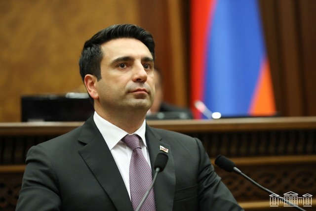 «Հայաստան» եւ «Պատիվ ունեմ» խմբակցությունները դիմում են ներկայացրել ՍԴ՝ վիճարկելով Ալեն Սիմոնյանին ԱԺ նախագահ ընտրելու 2021թ. օգոստոսի 2-ի ԱԺ որոշման սահմանադրականությունը