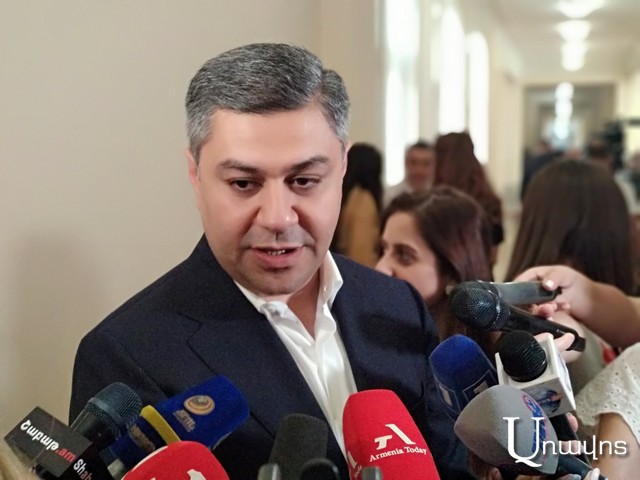 «ԱԺ շենքի ներսում, հատկապես՝ նիստերի դահլիճ մետաղորսիչներով մուտք գործելը ծիծաղելի է»․ Վանեցյան