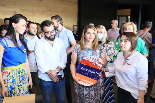 Հարթակում գրանցված է 750 արտադրող, առաջարկում են շուրջ 5500 ապրանքատեսակ. Վահան Քերոբյանը մասնակցել է buyarmenian.com առցանց վաճառքի հարթակի մեկնարկին