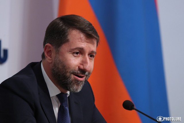 Լինում են դեպքեր, երբ ինչ–որ որոշում կայացնելիս նայում եմ լուսանկարին,հիշում եմ, որ պետք է լինել ազնիվ. նախարարը` Փաշինյանի լուսանկարի մասին