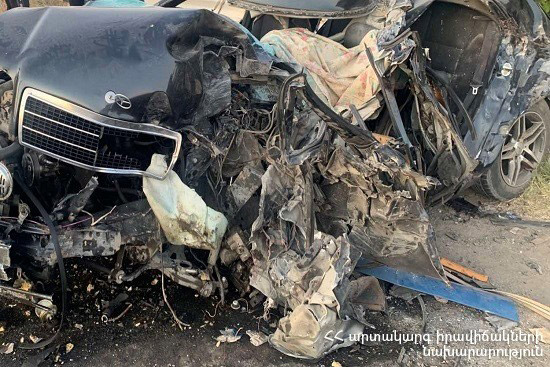 Նոր Հաճնի գերեզմանատան մոտ ավտոմեքենաներ են բախվել. «Mercedes»-ի վարորդը տեղում մահացել է
